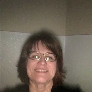 Meet your Posher, Claudia